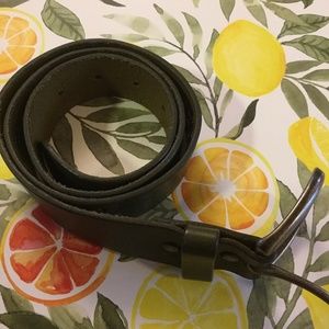 GAP Women’s Leather  Olive Colored Belt size S